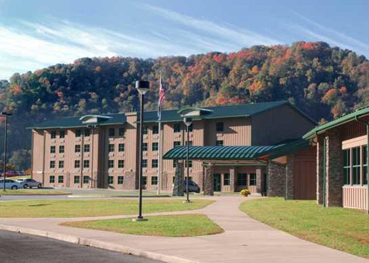 Chief Logan Lodge Hotel & Conference Exteriör bild