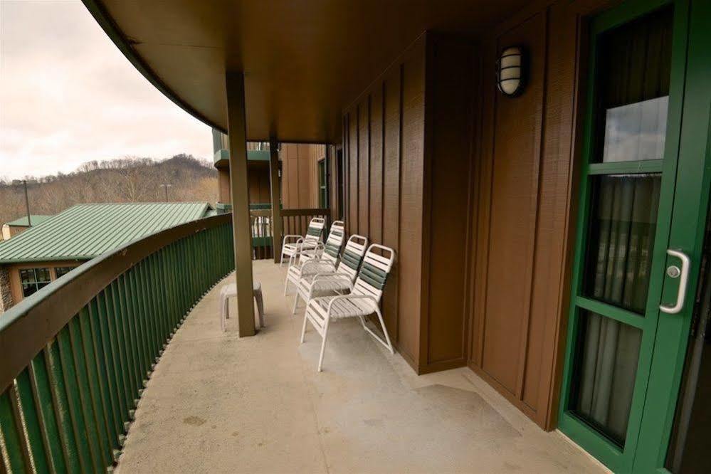 Chief Logan Lodge Hotel & Conference Exteriör bild